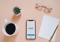 Téléphone portable avec logo Linkedin