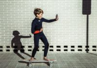 Regarder Instagram depuis son skate